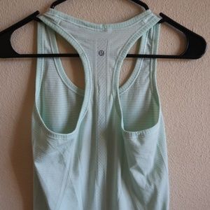 lululemon womens mint  color work out top size 4